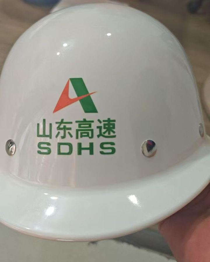 临沂安全头盔水晶标定制案例